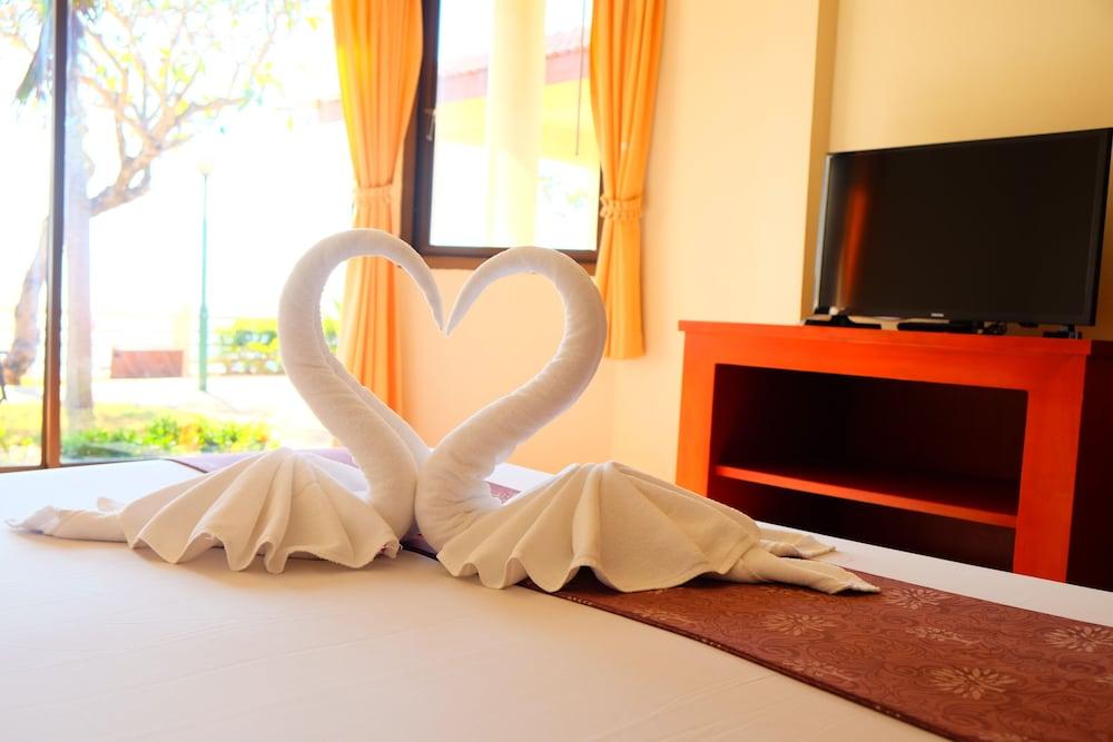 New Travel Beach Hotel & Resort Chao Lao Beach Buitenkant foto