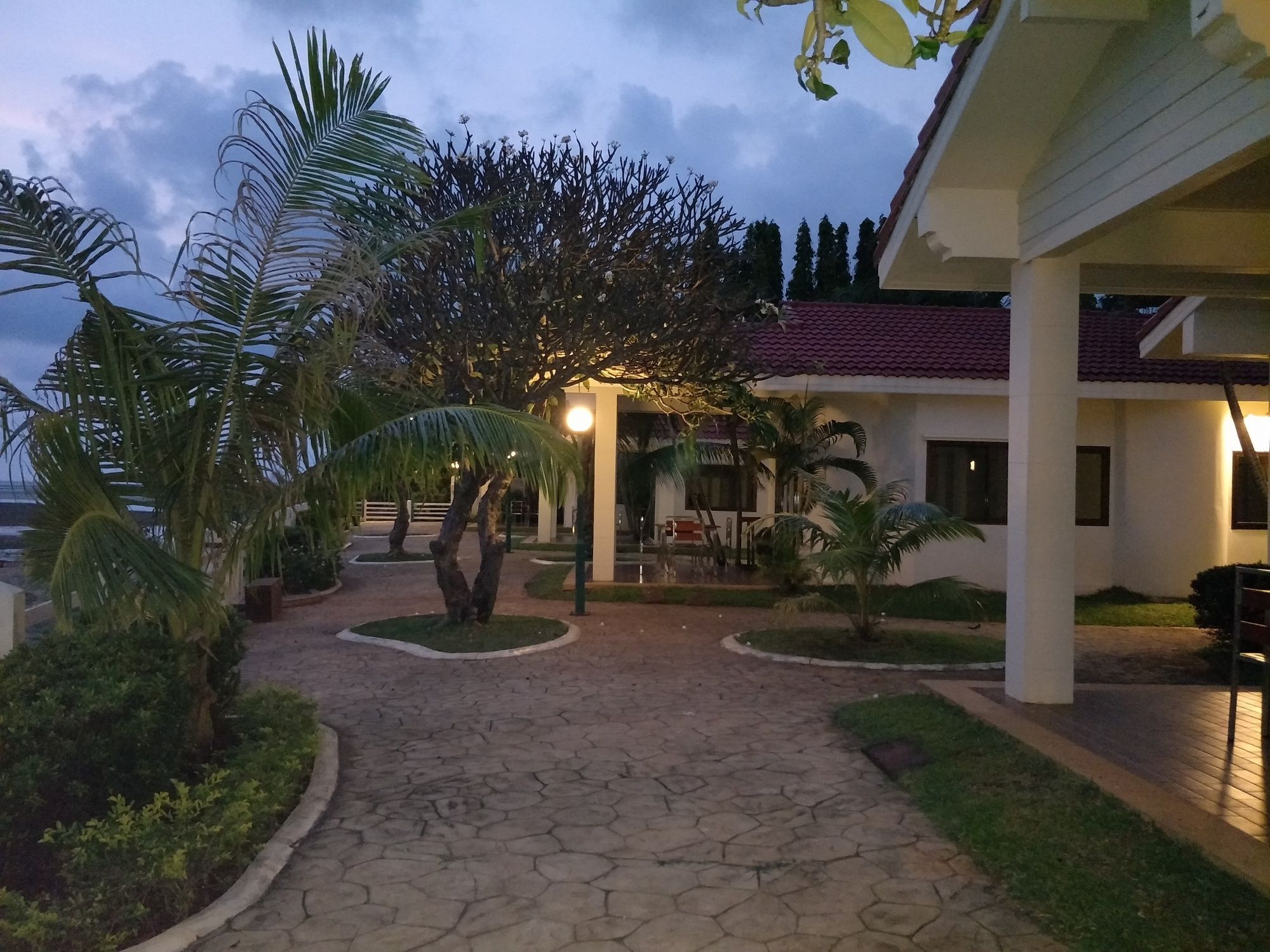 New Travel Beach Hotel & Resort Chao Lao Beach Buitenkant foto