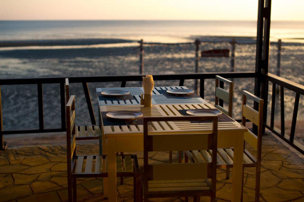 New Travel Beach Hotel & Resort Chao Lao Beach Buitenkant foto